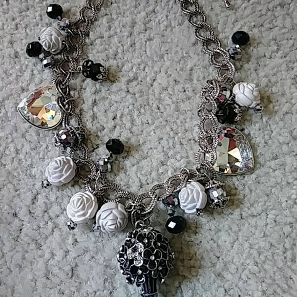 Necklace and earrings - Picture 4 of 4